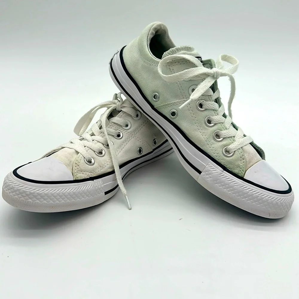 Converse Low Top Madison Women's Size 7 Elastic Tongue Band Black Piping
